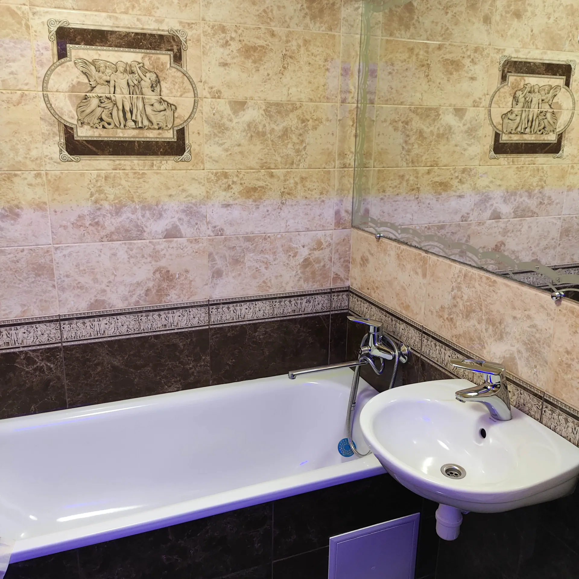 Университетская 27 (Первомайская 27), Кременчук